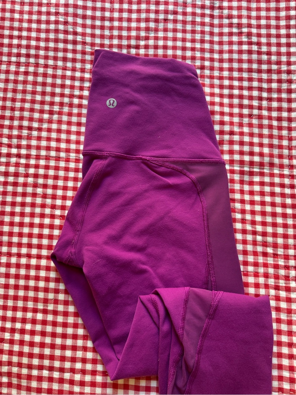 lululemon women’s Magenta Performance Leggings Sz 2 26” inseam